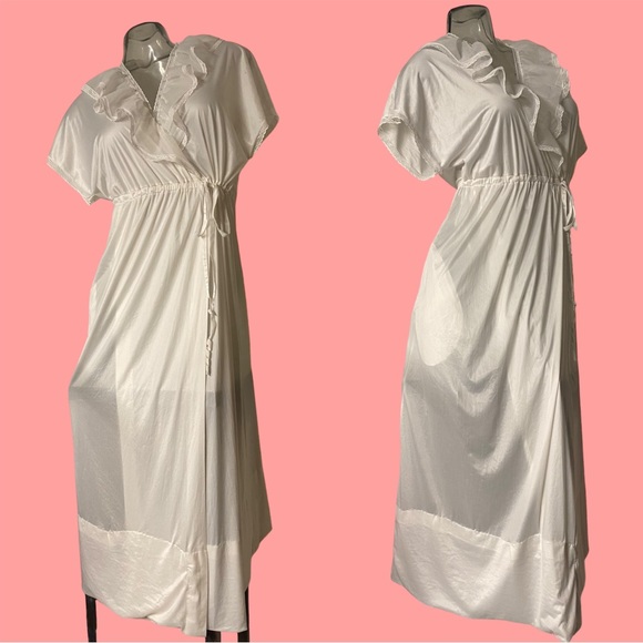 Vintage | Intimates & Sleepwear | Vintage Cream Robe With Ruffled Trim ...